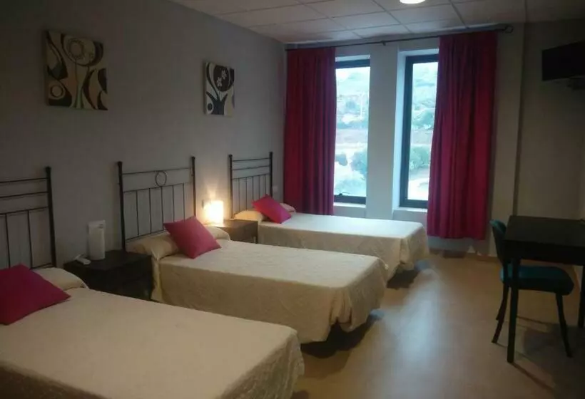 اتاق استاندارد یک نفره, Hostal La Molina