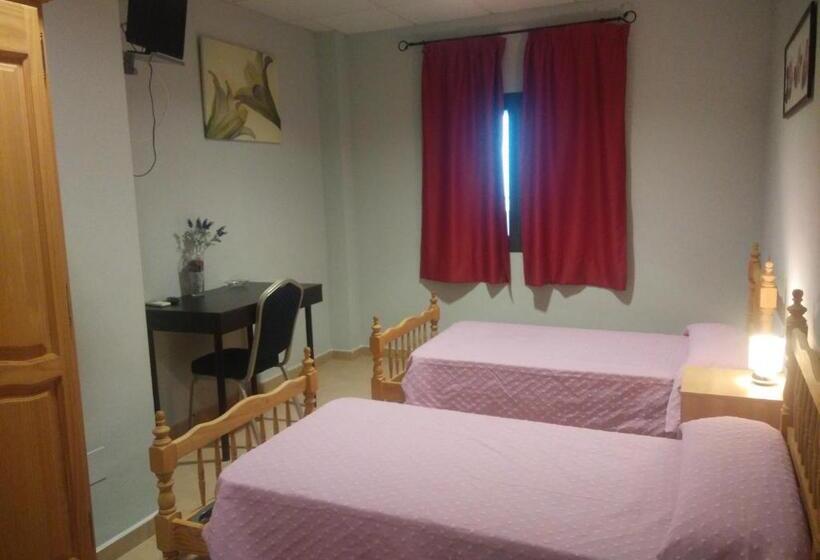 Номер Стандарт, Hostal La Molina