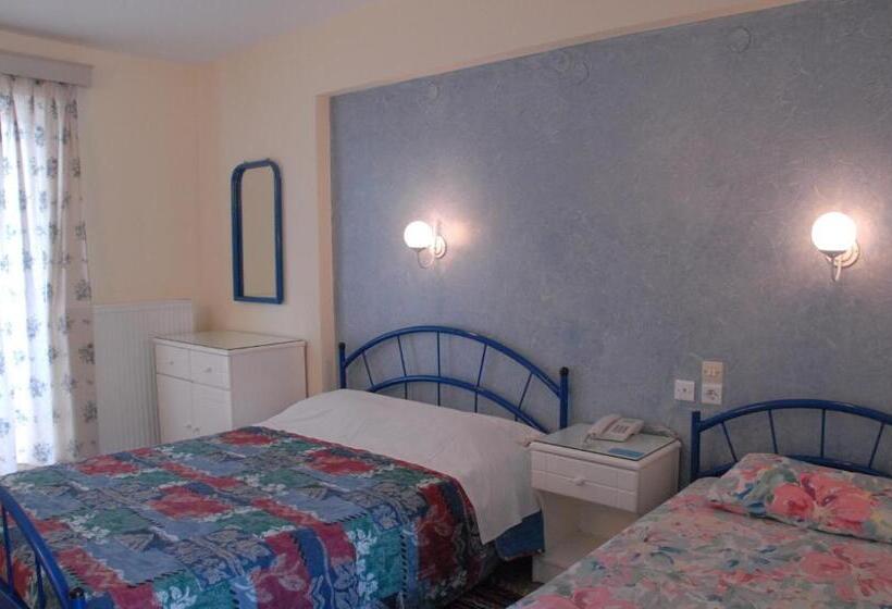 חדר סטנדרט לשלושה, Agnadi