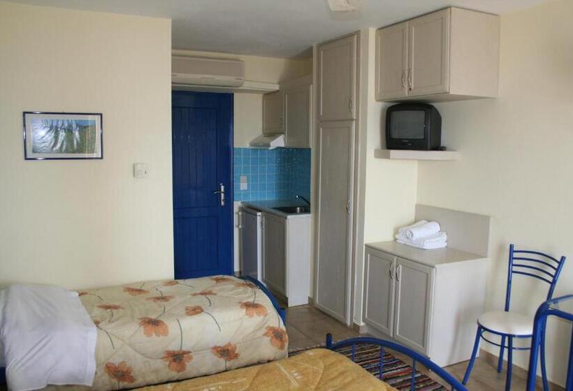 חדר סטנדרט לשלושה, Agnadi