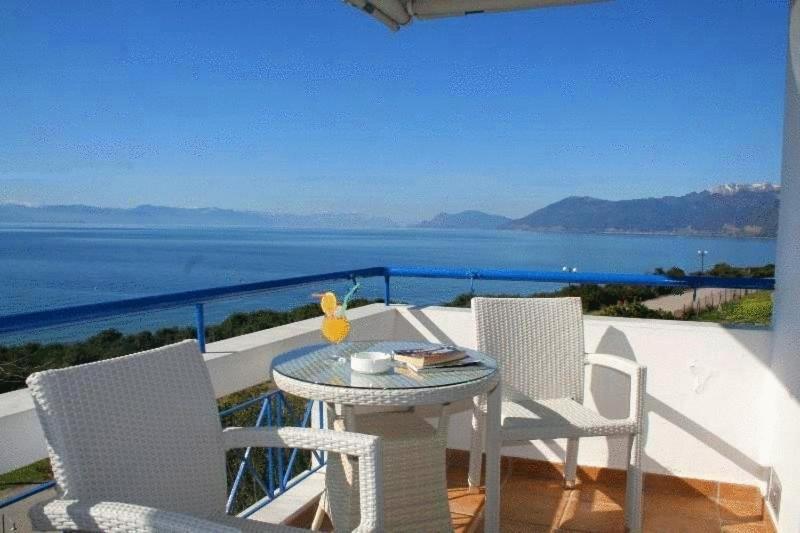 חדר סטנדרט לשלושה, Agnadi