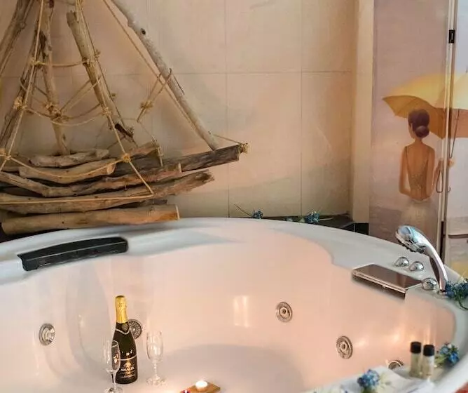 デラックススイート, Anastazia Luxury Suites & Spa