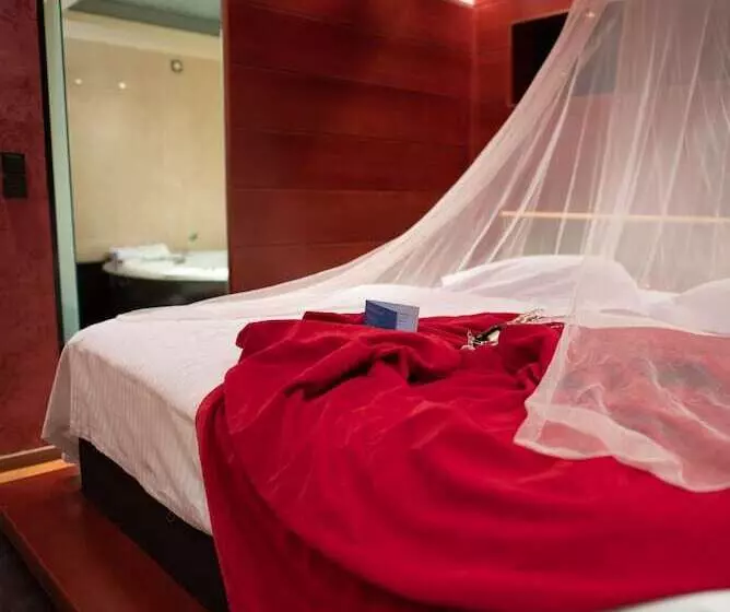 デラックススイート, Anastazia Luxury Suites & Spa