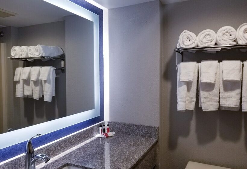 غرفه قياسيه سريرين مزدوجين, Baymont By Wyndham Greenville Oh