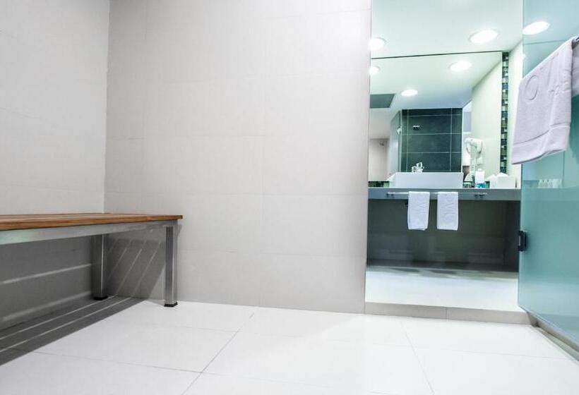 キングサイズベッドのデラックスルーム, Novit