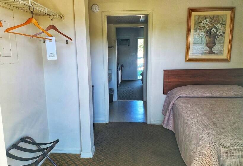 غرفه قياسيه سريرين مزدوجين, The Port Hotel And Marina