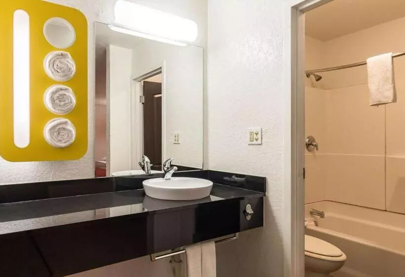 Standard-huone King-vuode, Motel 6 uvalde, Tx