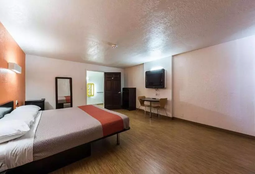Standard-huone King-vuode, Motel 6 uvalde, Tx