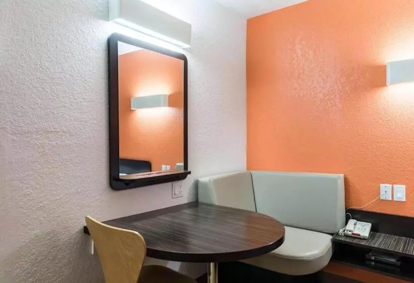 Standard Neljän Hengen Huone, Motel 6 uvalde, Tx