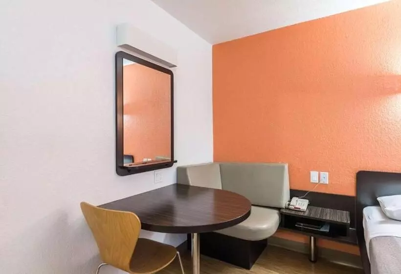 Standard Neljän Hengen Huone, Motel 6 uvalde, Tx