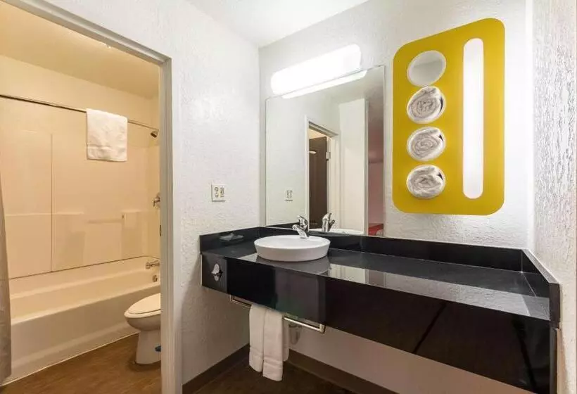 Standard Neljän Hengen Huone, Motel 6 uvalde, Tx