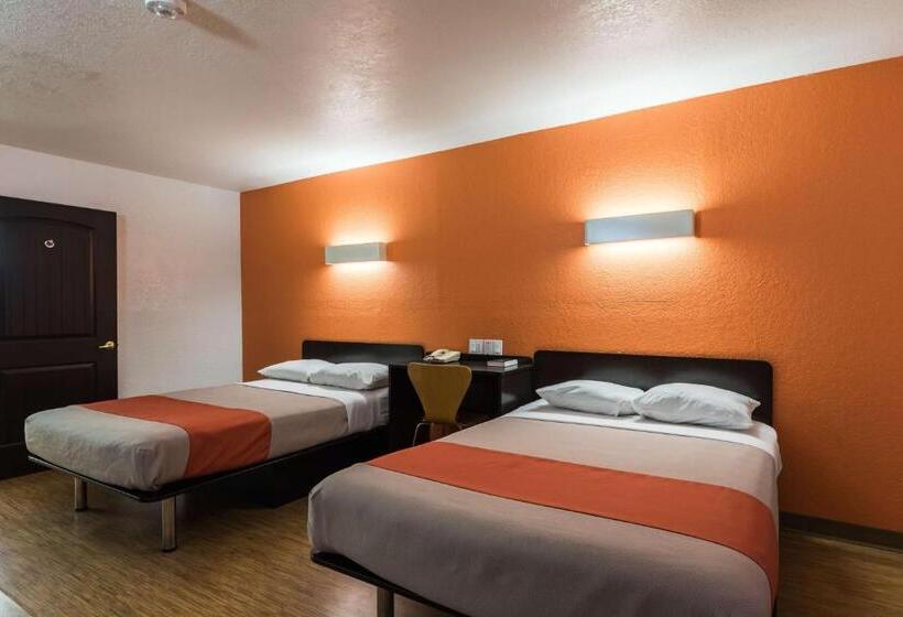 Четырехместный Номер Стандарт, Motel 6 uvalde, Tx