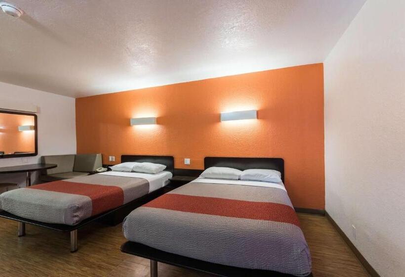 Четырехместный Номер Стандарт, Motel 6 uvalde, Tx