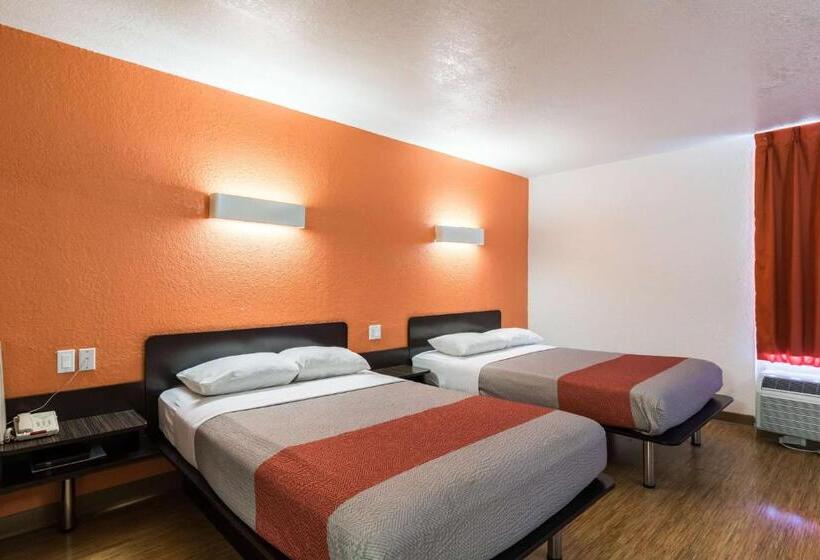 Четырехместный Номер Стандарт, Motel 6 uvalde, Tx
