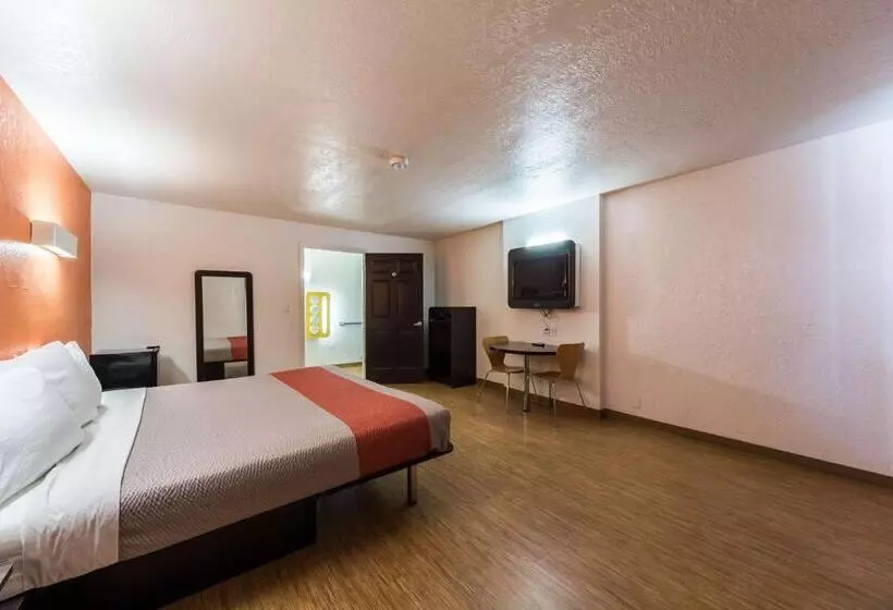 Deluxe-huone King-vuode, Motel 6 uvalde, Tx