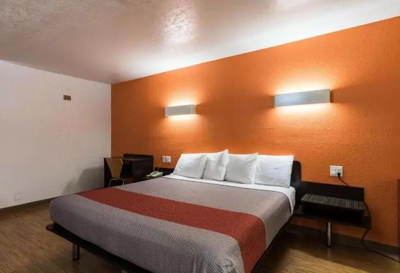 Deluxe-huone King-vuode, Motel 6 uvalde, Tx