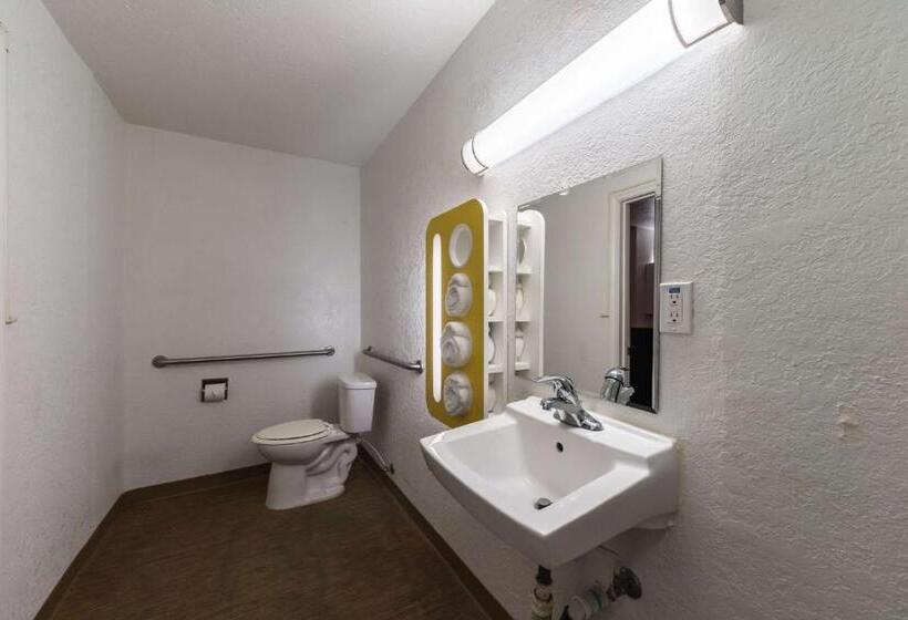 Номер Стандарт Кровать Кинг Адаптированный для Инвалидов, Motel 6 uvalde, Tx