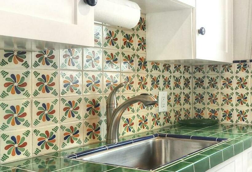 ‫فيلا غرفة نوم واحدة, Beachcomber Inn