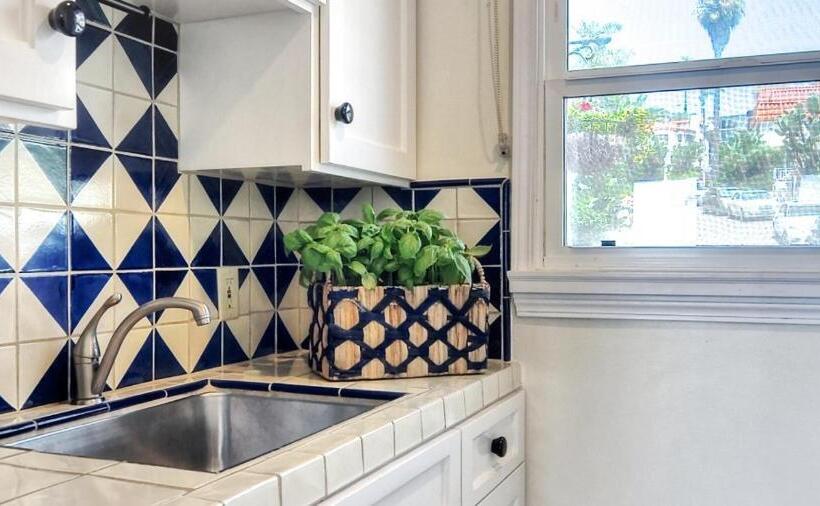 فيلا غرفتين نوم, Beachcomber Inn