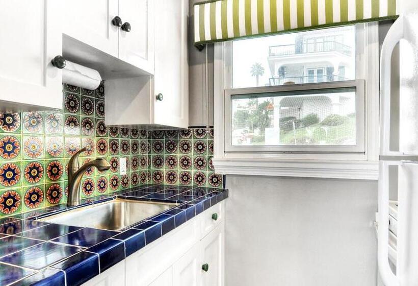 ‫فيلا غرفة نوم واحدة, Beachcomber Inn