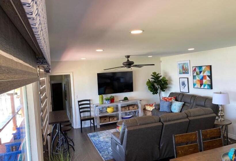 جناح غرفتين نوم, Beachcomber Inn