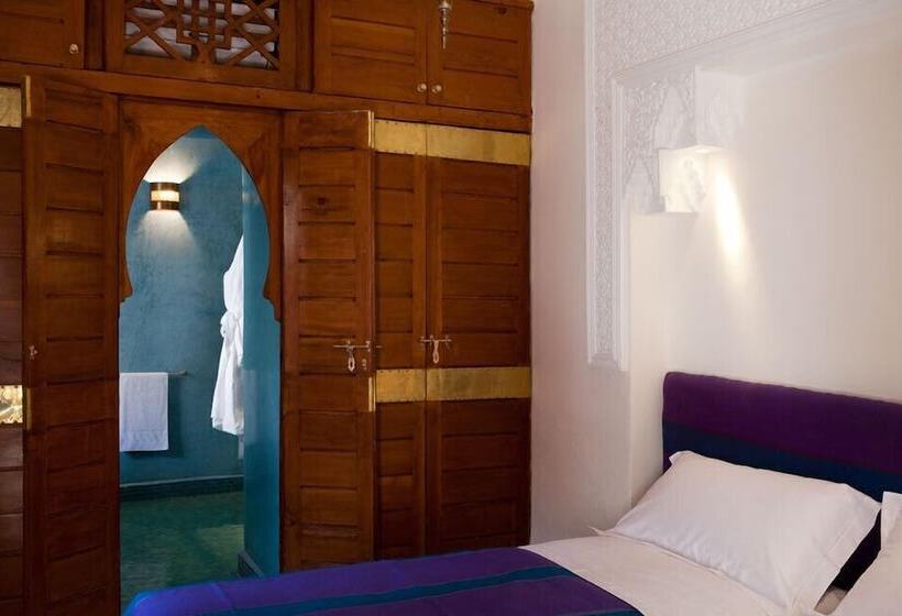 Camera Standard, Riad Alkaderi