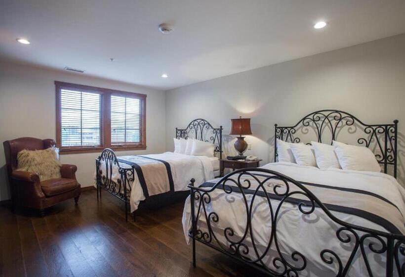 침실 2개 아파트, Silver Baron Lodge