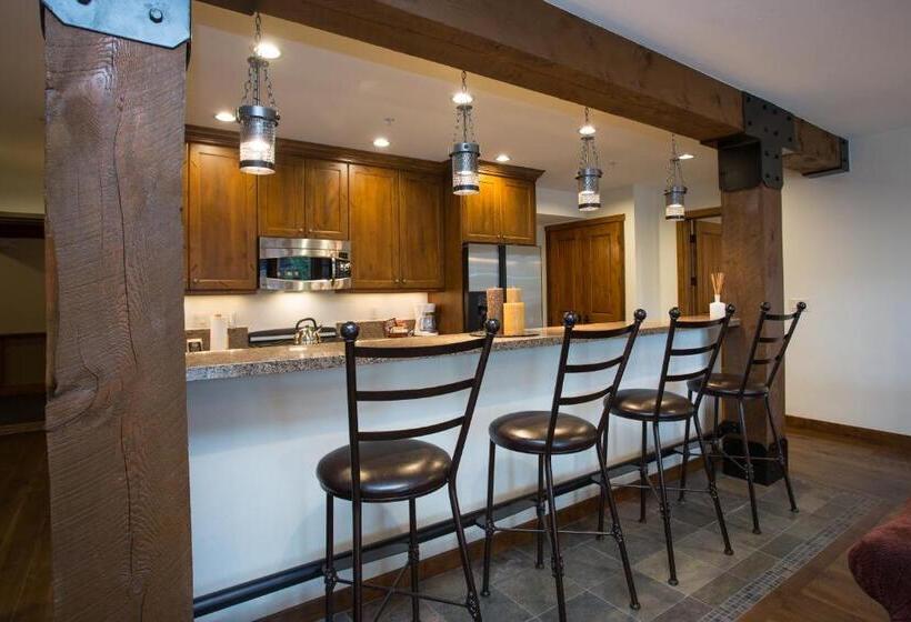 침실 2개 아파트, Silver Baron Lodge