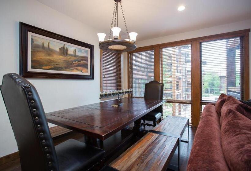 침실 2개 아파트, Silver Baron Lodge