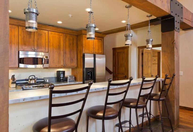 침실 3개 아파트, Silver Baron Lodge