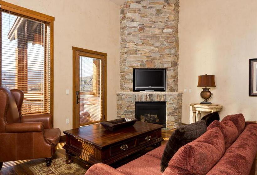 침실 3개 아파트, Silver Baron Lodge