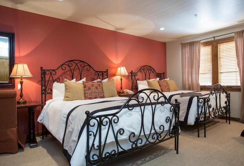 침실 3개 아파트, Silver Baron Lodge