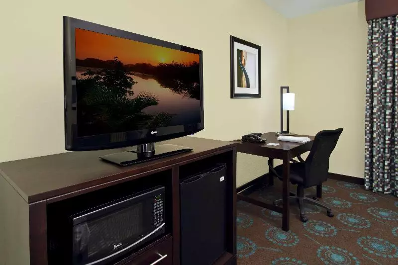 キングサイズベッドのスタンダードルーム, Hampton Inn Beeville