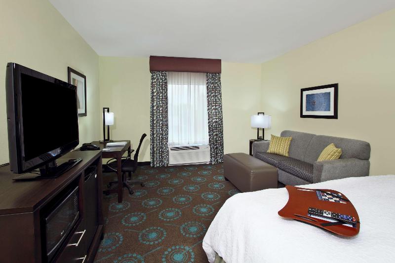 غرفة قياسية سرير كينج, Hampton Inn Beeville