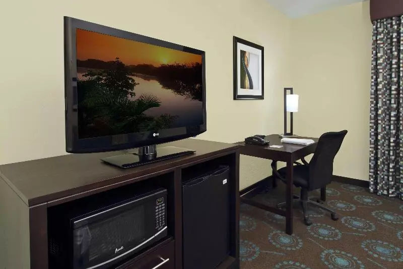 キングサイズベッドのスタンダードルーム, Hampton Inn Beeville