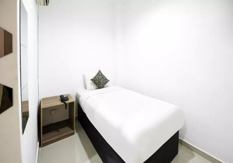 Standard Room King Bed Adapted for people with reduced mobility