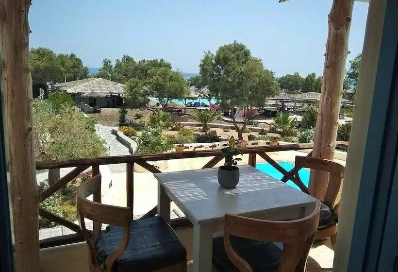 オーシャンビュースイート, Black Rose Beach Suites