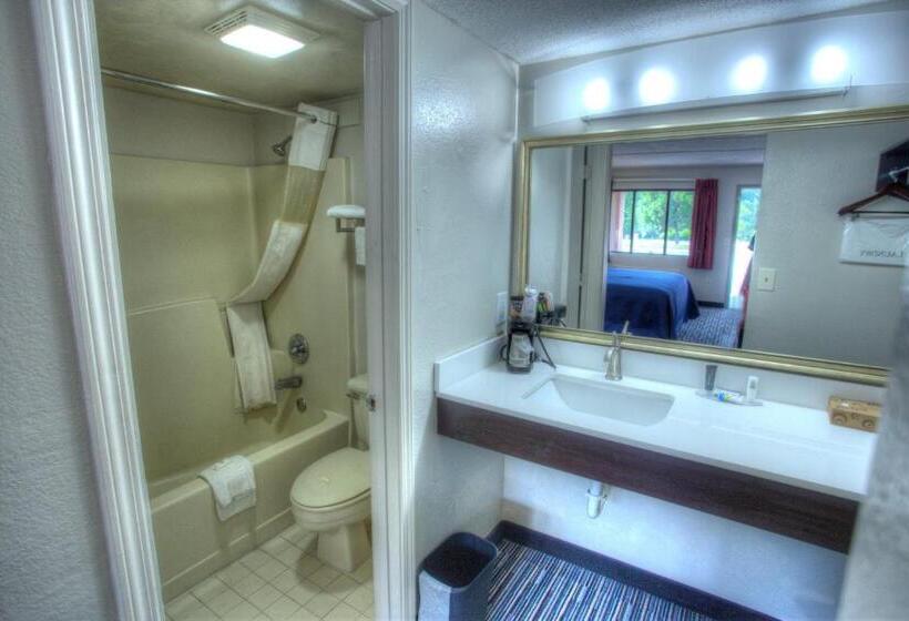 غرفة قياسية سرير كينج, Budgetel Inn And Suites Plus Helen