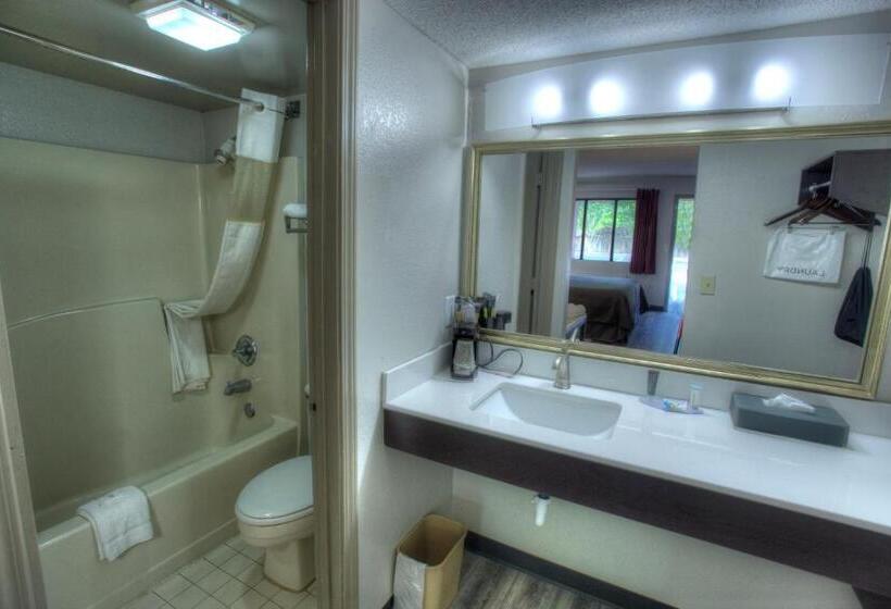 جناح ديلوكس, Budgetel Inn And Suites Plus Helen