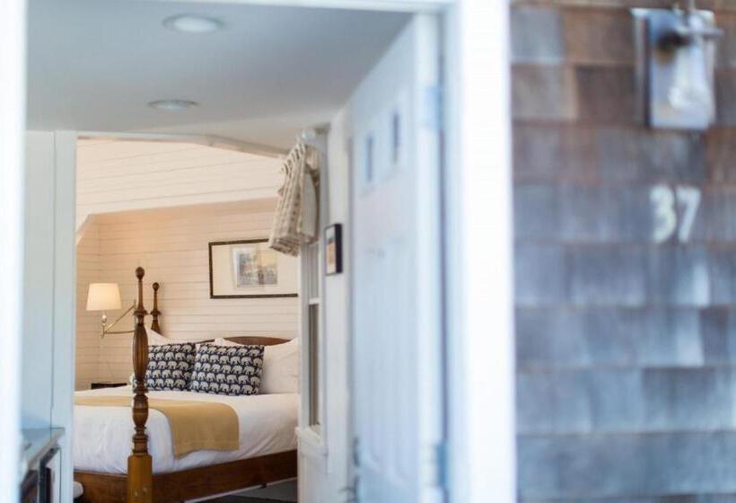 Люкс, Castle Hill Inn