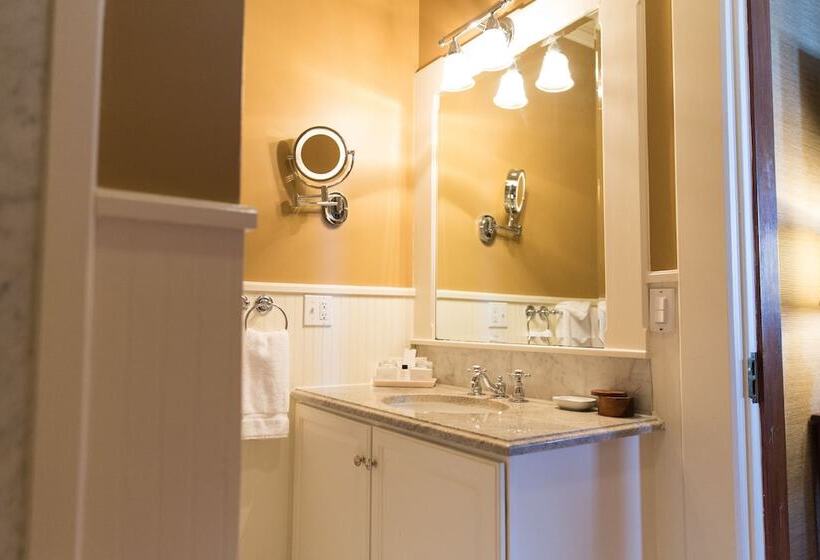 Номер Стандарт, Castle Hill Inn