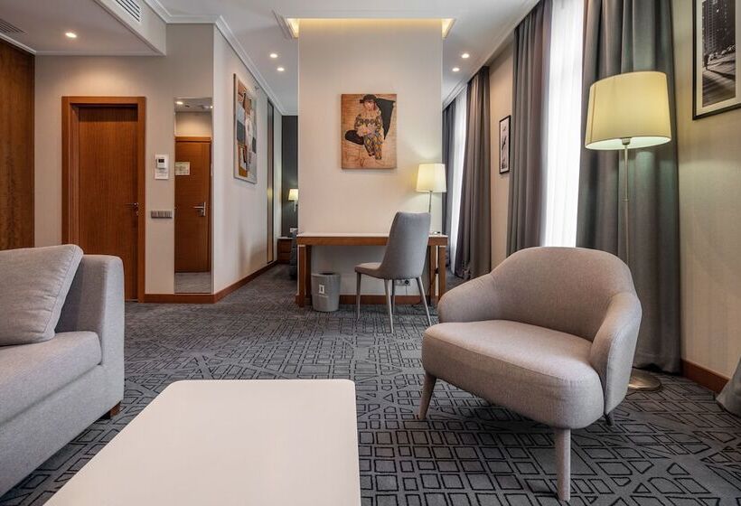 استودیوی استاندارد, City