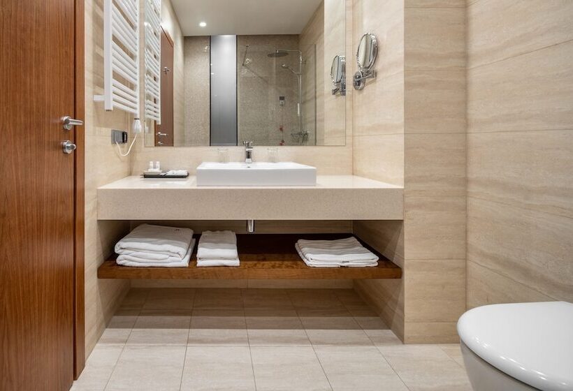 اتاق خانوادگی, City