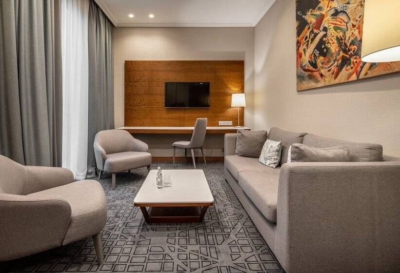 اتاق خانوادگی, City