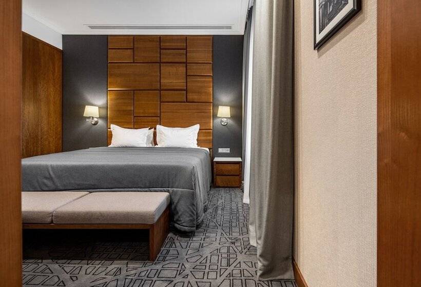 اتاق خانوادگی, City