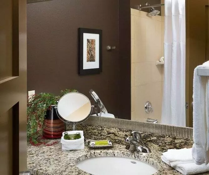 デラックスルーム, Clubhouse Hotel And Suites
