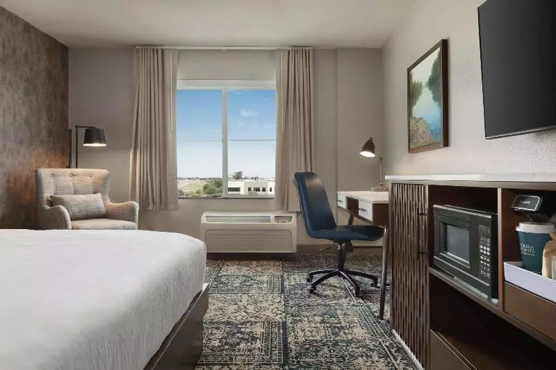 キングサイズベッドのスタンダードルーム, Four Points By Sheraton Sacramento Airport