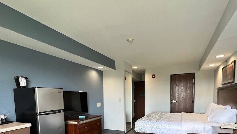 جناح, Hometowne Studios & Suites Washington