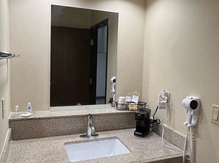스탠다드 스튜디오 킹침대, Hometowne Studios & Suites Washington