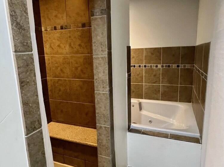 إستوديو قياسى سرير كينج, Hometowne Studios & Suites Washington